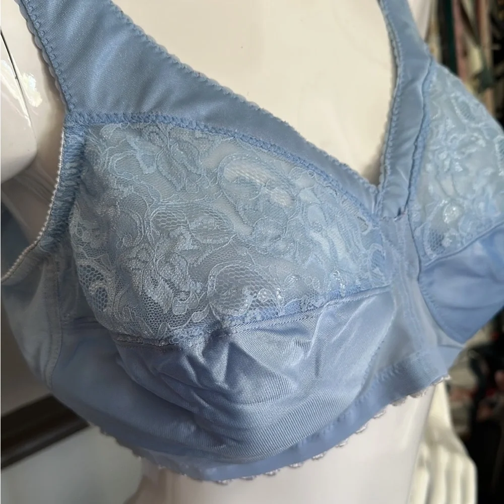 Glamorise MagicLift Light Blue Lace Bra Size 46B - Picture 2 of 8